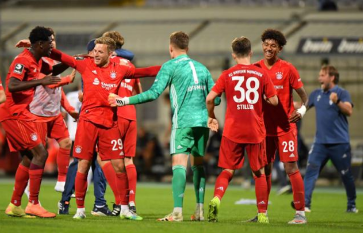 包含泰国羽毛球队逆转法国羽毛球队，马琳打破历史纪录的词条