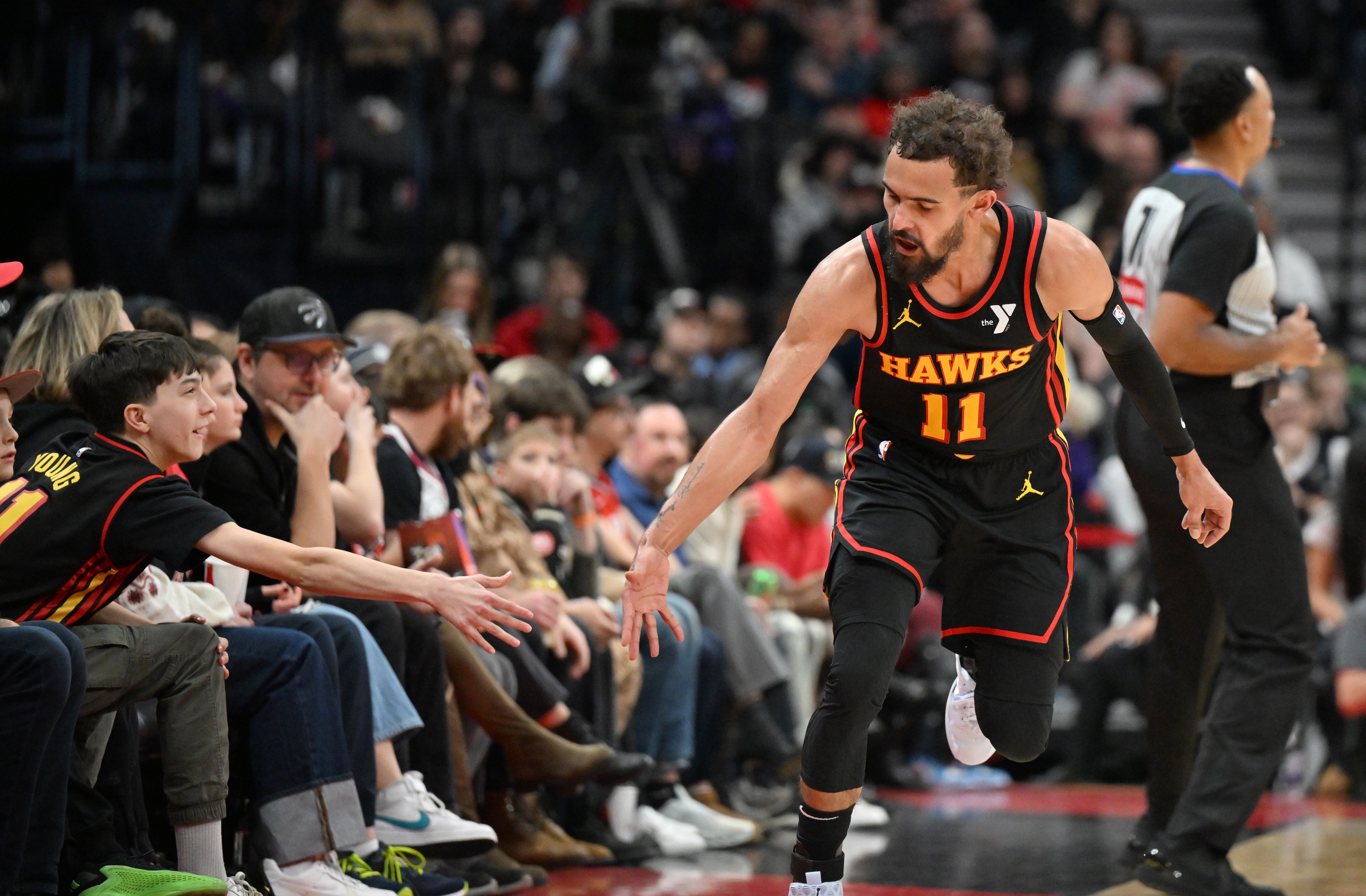 九游游戏-老鹰队新秀表现抢眼，成为球队希望