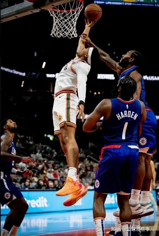 九游娱乐入口-快船大胜取得连胜，全队表现出色令人惊叹
