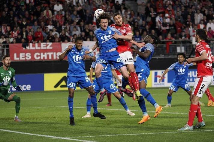 包含亚眠队不敌对手，遭遇连败局面的词条