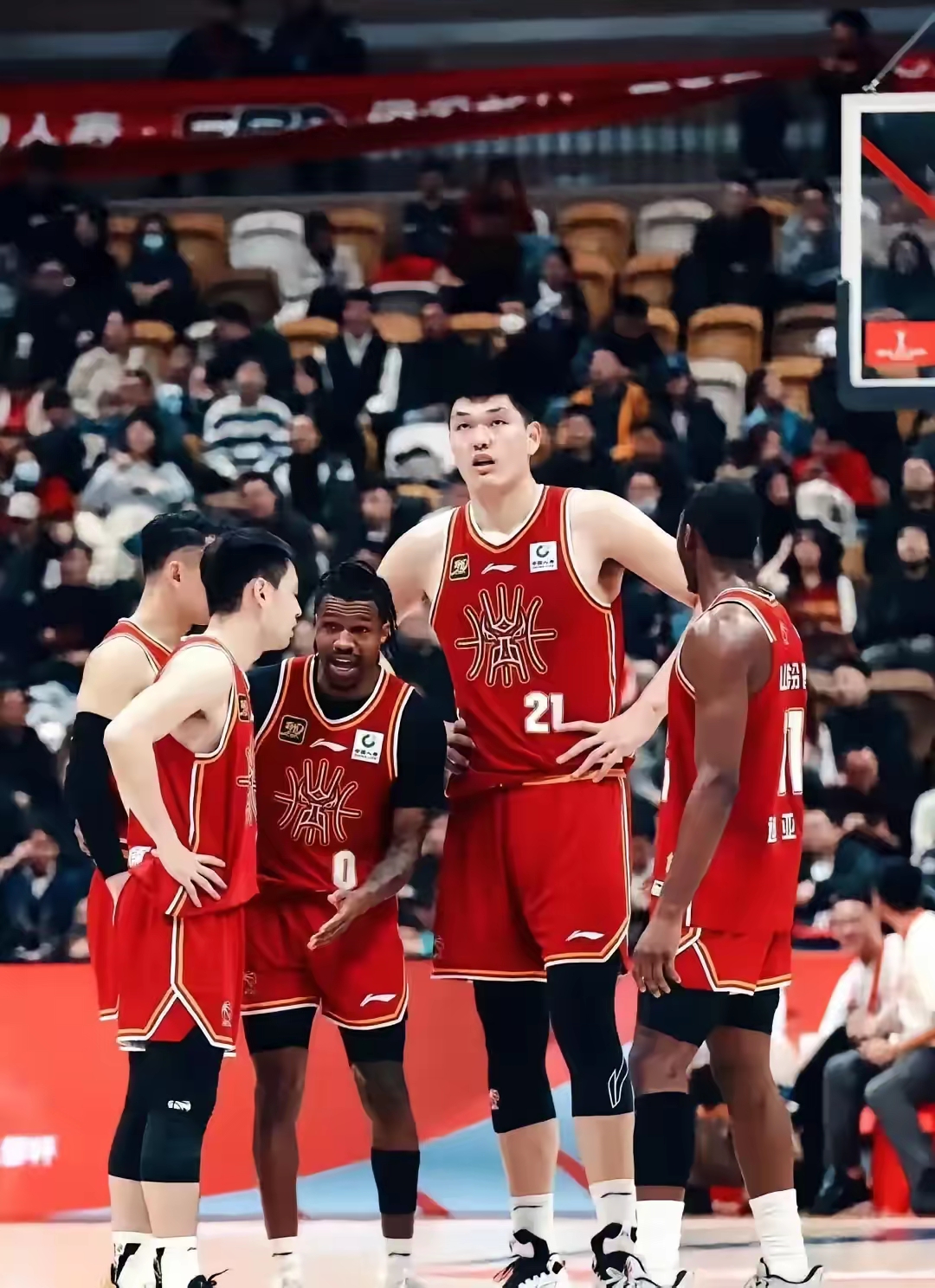 四川男篮在激烈对决中胜出,晋级 四川男篮在激烈对决中胜出,晋级