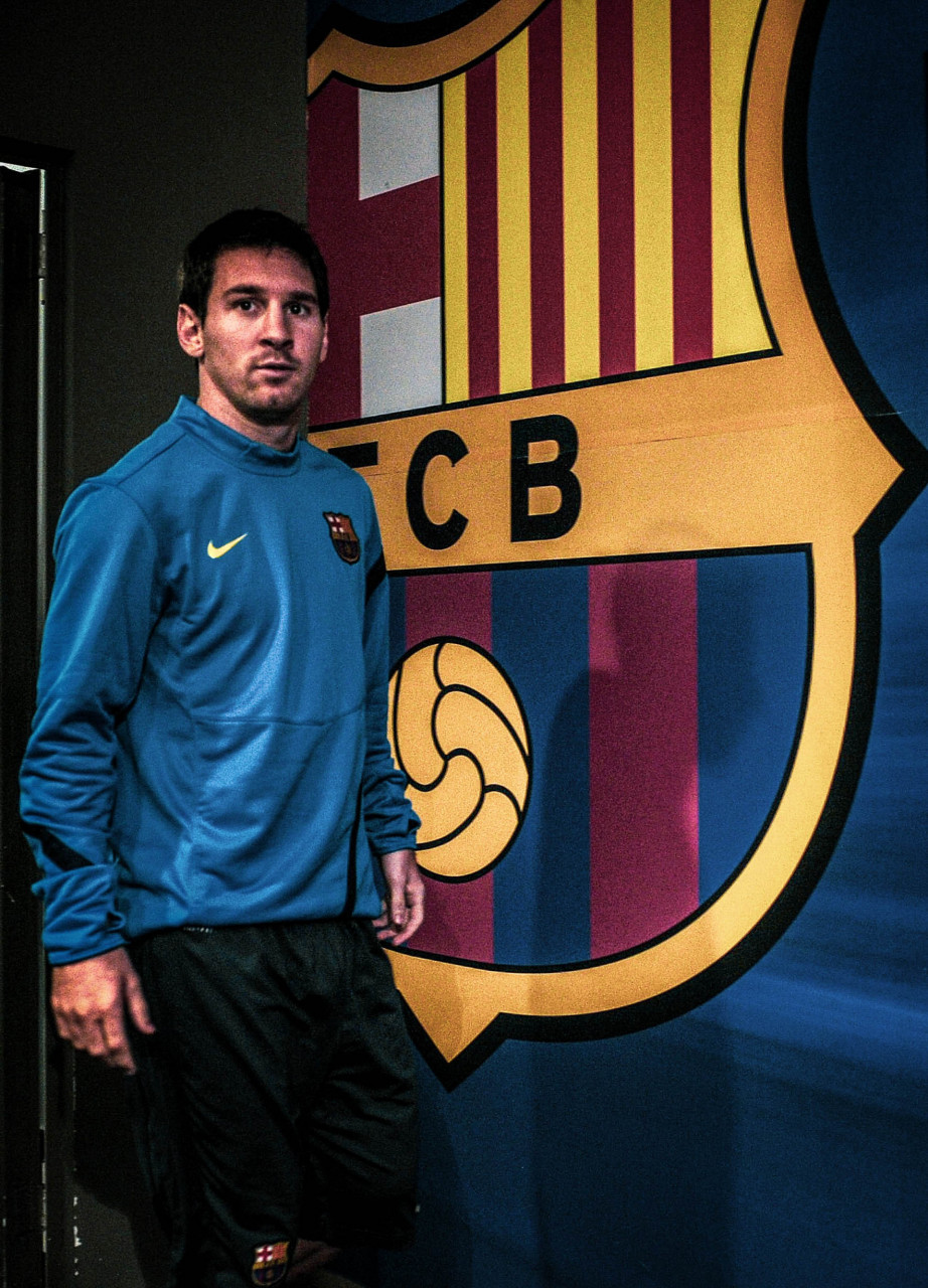 梅西效力巴塞罗那十载，披荆斩棘再战巨头