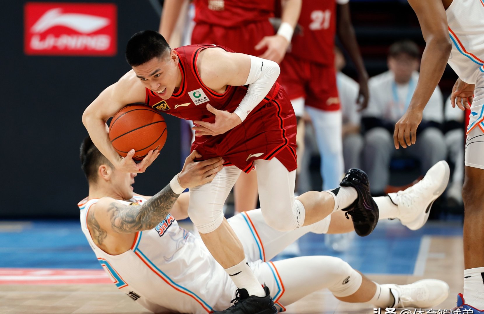 包含球队之间的激烈角逐让人大呼过瘾的词条