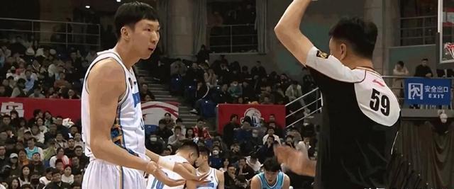 关于篮球圈风波：球员因伤缺席重要比赛的信息