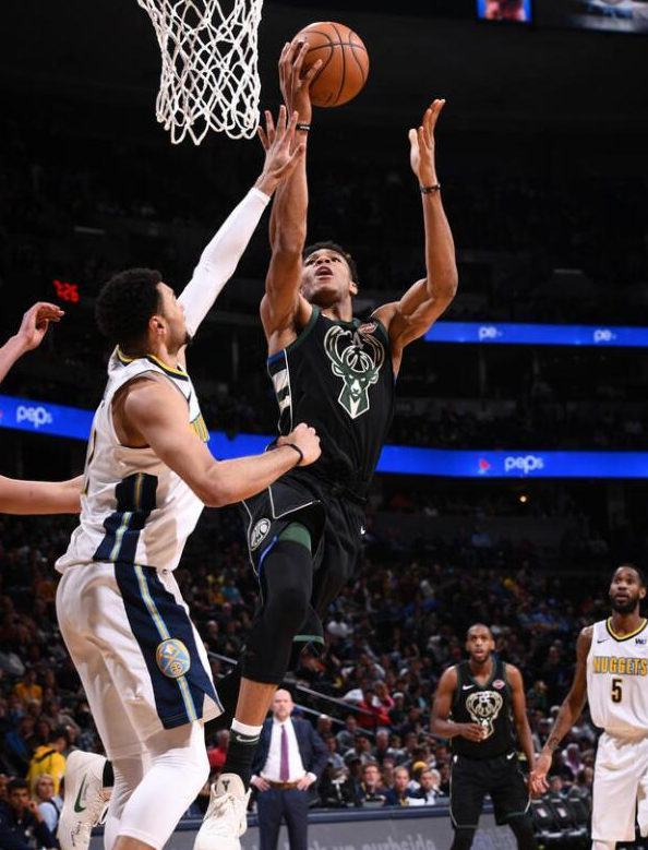 快船鏖战天津队，字母哥刷新纪录