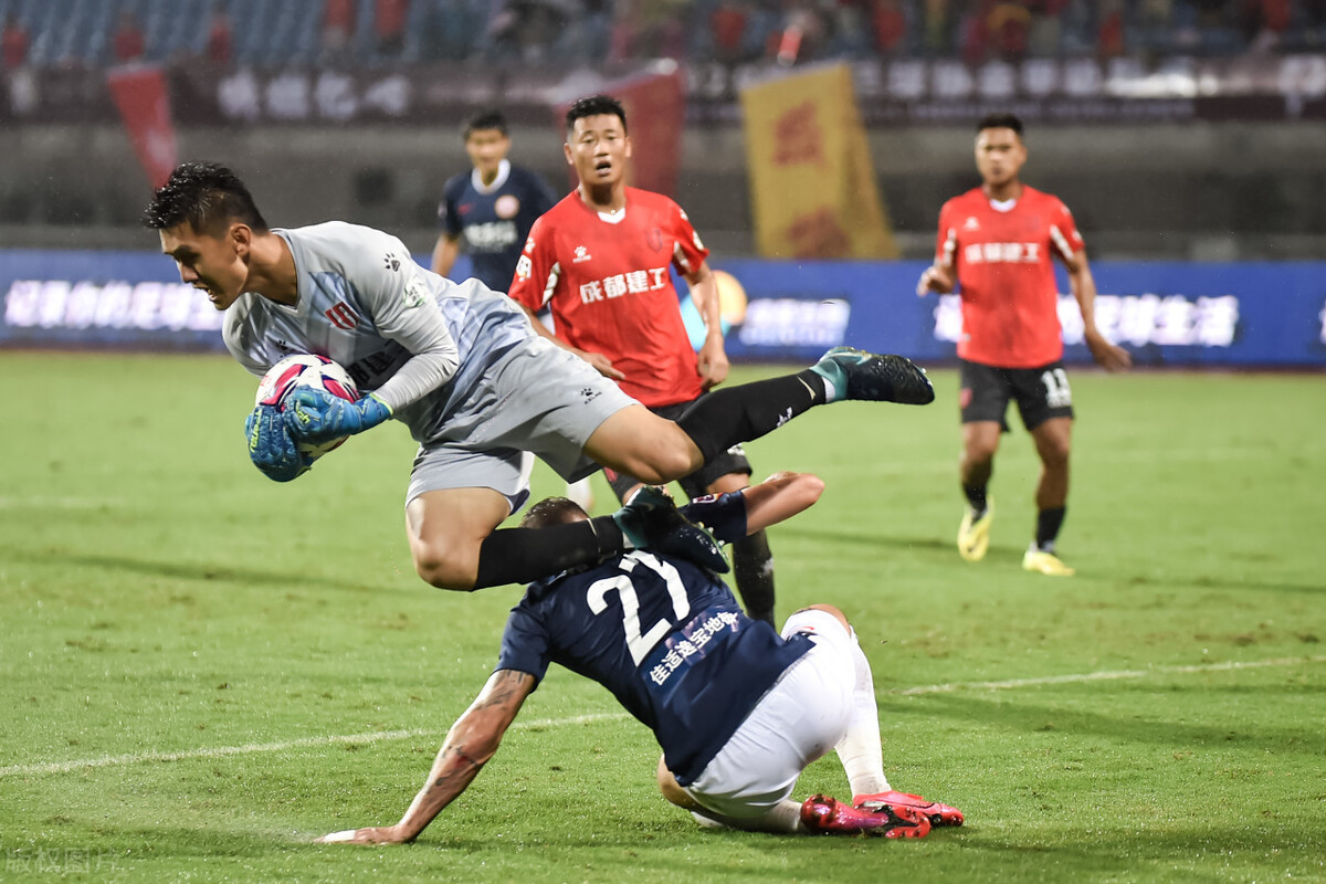 苏宁队冒着压力，争取胜利创造佳绩的简单介绍