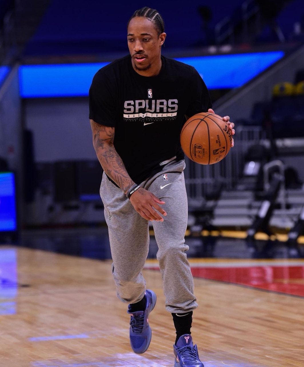 九游app下载-北京队横扫掘金，德罗赞点燃赛场的简单介绍