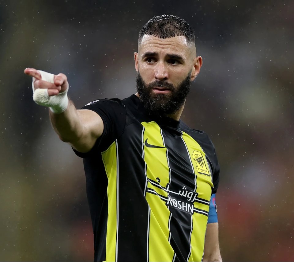 关于罗马逆转利物浦，本泽马关键制胜的信息