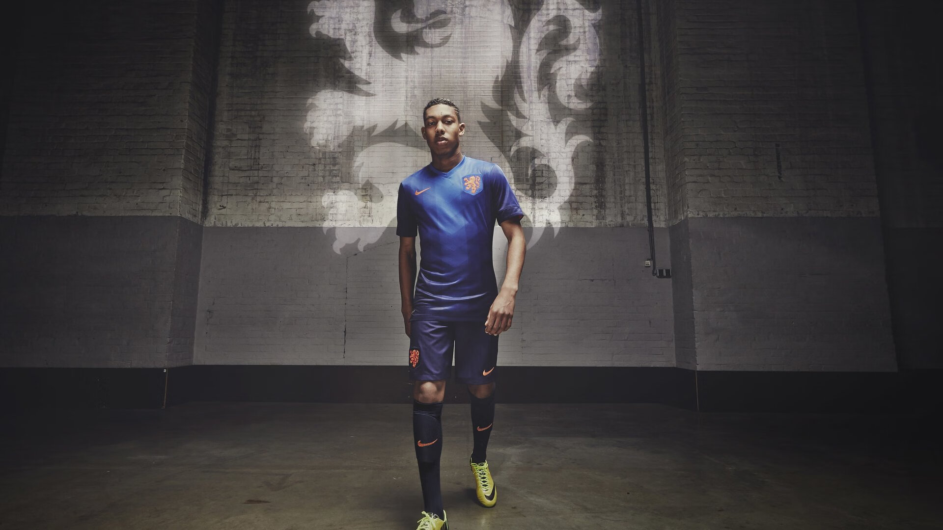 当东方武士遭遇西方狼性，苏亚雷斯爆发之夜，拉齐奥加时绝杀日本足球的启示