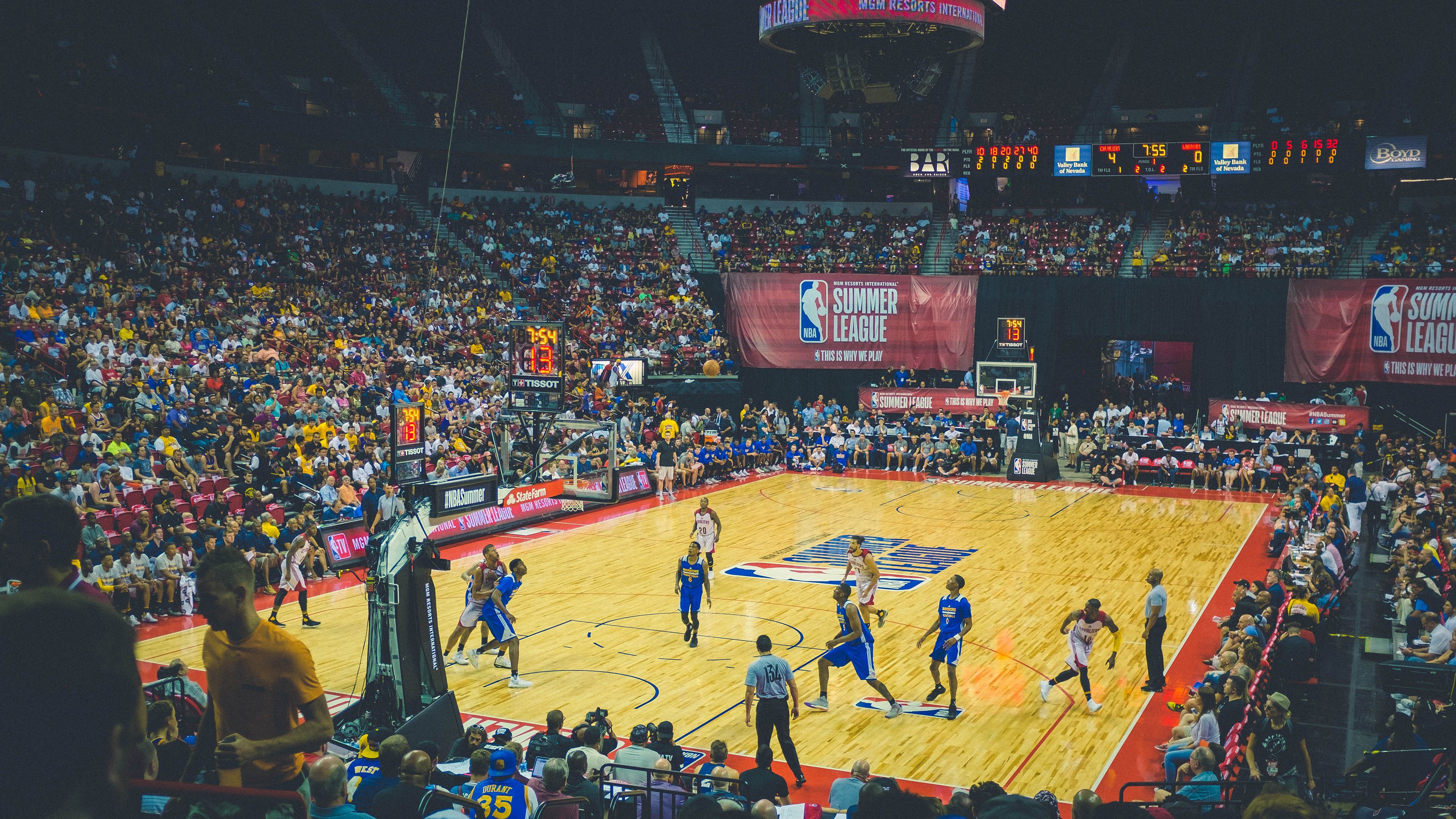 孤胆英雄与银色风暴，阿隆索单骑救主，阿斯顿马丁横扫梅赛德斯传奇之夜